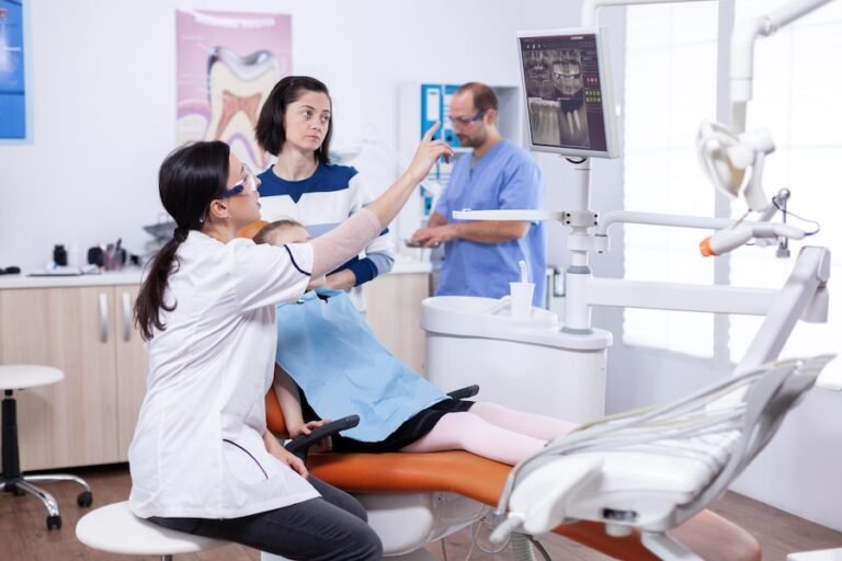 Steps to Selecting the Top Dental Clinic in Vasundhara Sector 5.