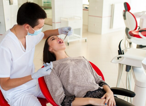 Best Dental Implant surgeon in Indirapuram